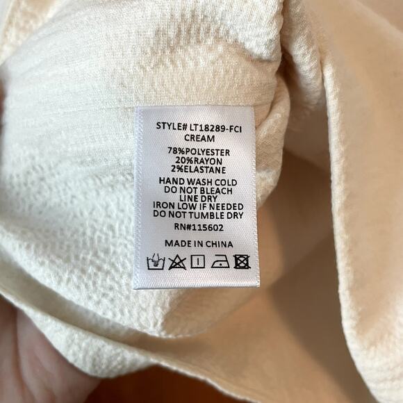 Lush NWT Women's Cropped Puff Sleeve Blouse, size Small - Picture 6 of 7